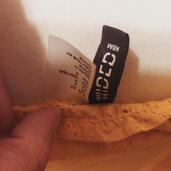 Divided H & M Halter off the Shoulder Top - Picture 2 of 7